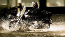 consejos para andar en moto bajo lluvia 4